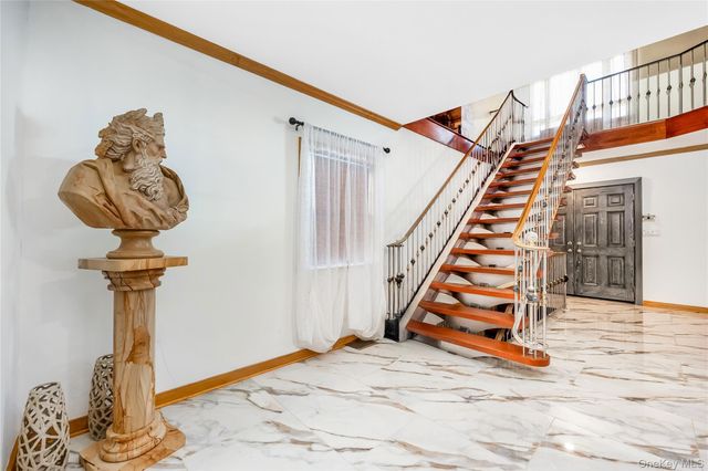 47-56 Glenwood Street, Little Neck, NY 11362