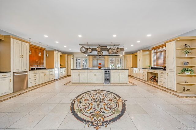 47-56 Glenwood Street, Little Neck, NY 11362