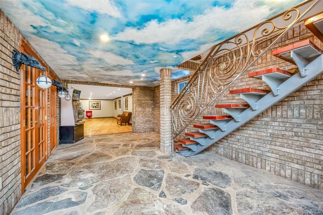 47-56 Glenwood Street, Little Neck, NY 11362