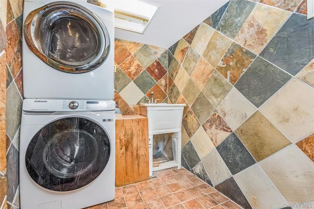 47-56 Glenwood Street, Little Neck, NY 11362