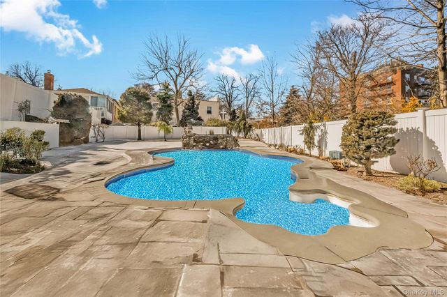 47-56 Glenwood Street, Little Neck, NY 11362