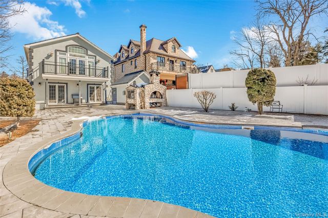 47-56 Glenwood Street, Little Neck, NY 11362