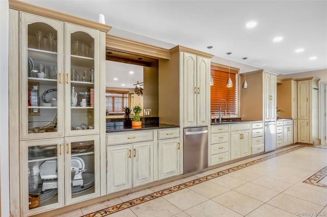 47-56 Glenwood Street, Little Neck, NY 11362