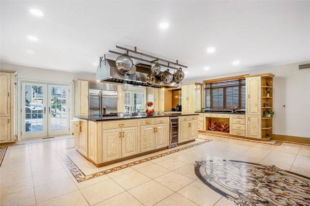 47-56 Glenwood Street, Little Neck, NY 11362