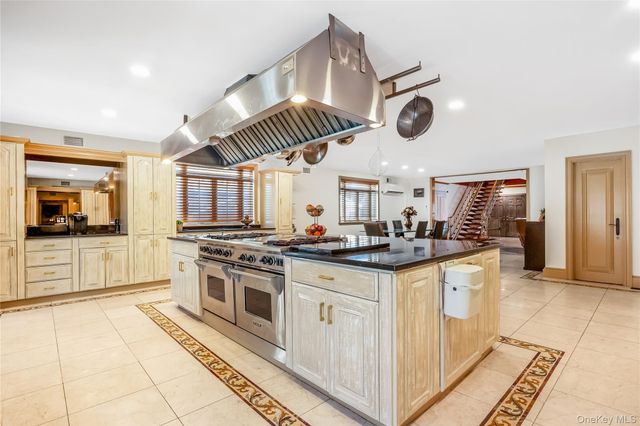 47-56 Glenwood Street, Little Neck, NY 11362