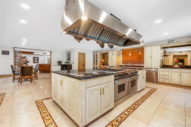 47-56 Glenwood Street, Little Neck, NY 11362