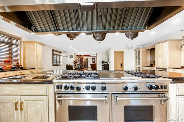 47-56 Glenwood Street, Little Neck, NY 11362