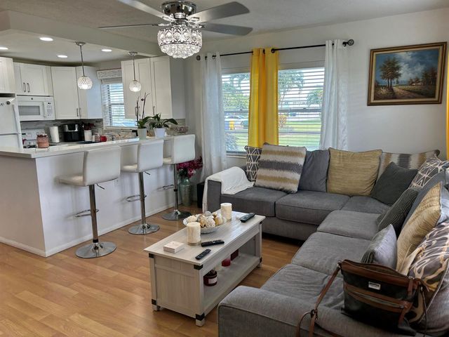 172 Camden, West Palm Beach, FL 33417