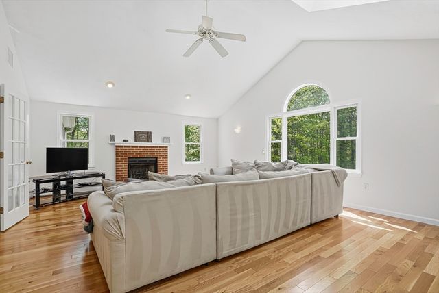 28 Wood Dr, Mendon, MA 01756