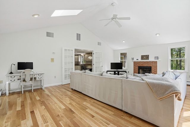 28 Wood Dr, Mendon, MA 01756