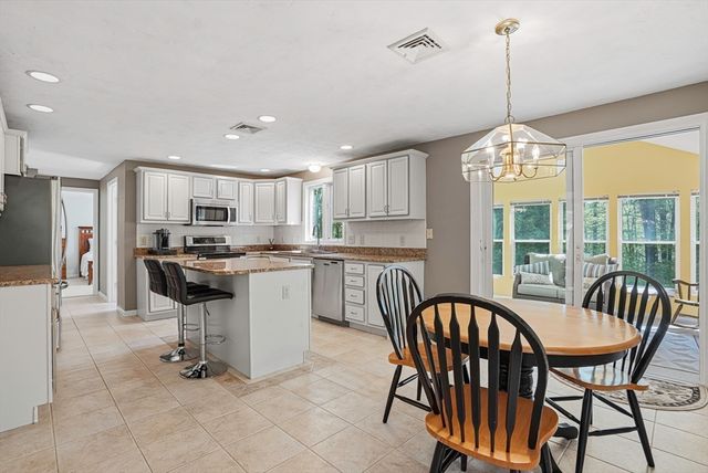 28 Wood Dr, Mendon, MA 01756