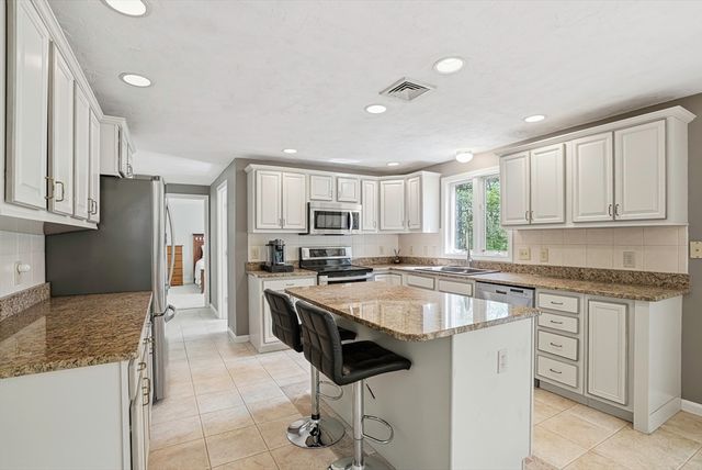 28 Wood Dr, Mendon, MA 01756