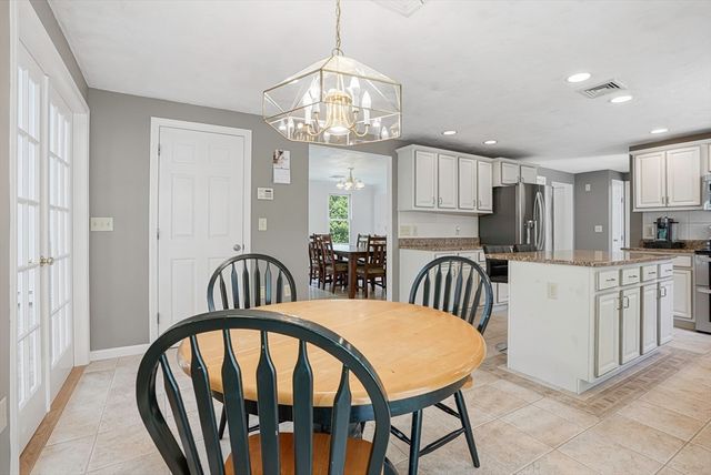 28 Wood Dr, Mendon, MA 01756