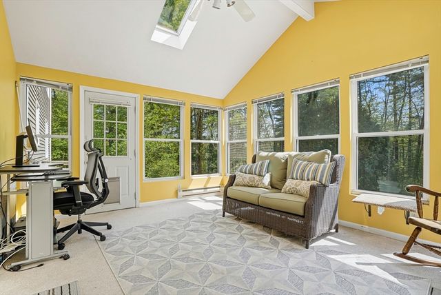 28 Wood Dr, Mendon, MA 01756
