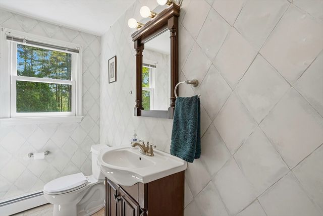 28 Wood Dr, Mendon, MA 01756
