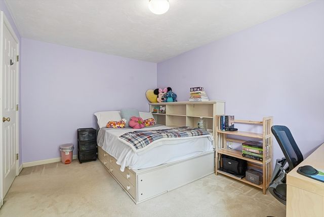 28 Wood Dr, Mendon, MA 01756