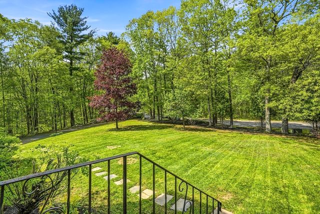 28 Wood Dr, Mendon, MA 01756