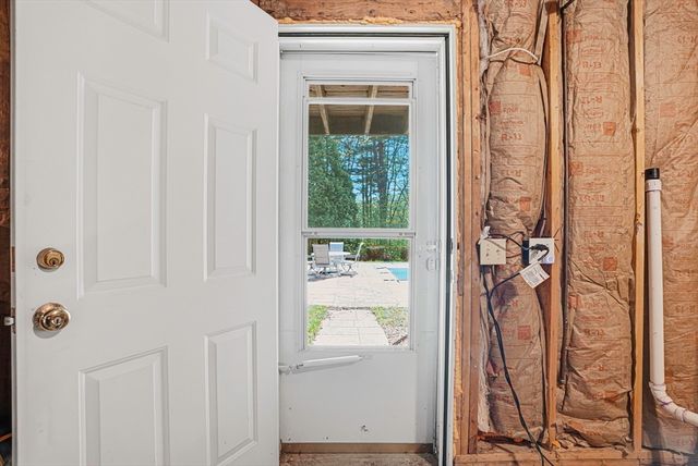 28 Wood Dr, Mendon, MA 01756