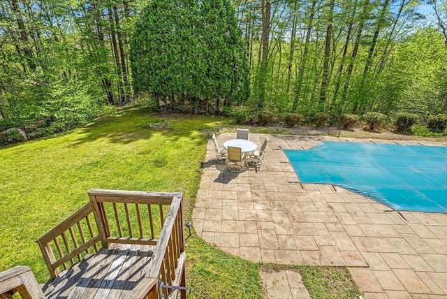28 Wood Dr, Mendon, MA 01756