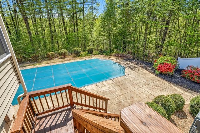 28 Wood Dr, Mendon, MA 01756