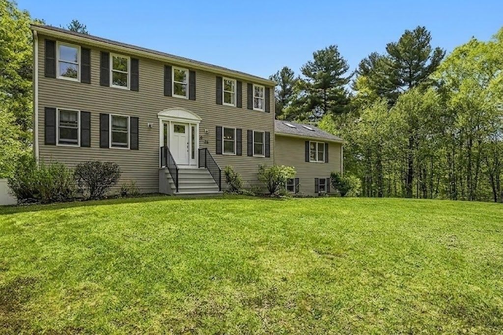 28 Wood Dr, Mendon, MA 01756