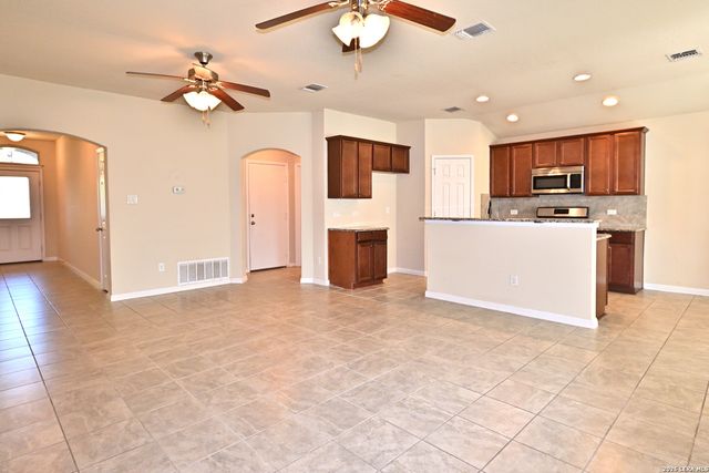 2675 DIAMONDBACK TRL, New Braunfels, TX 78130