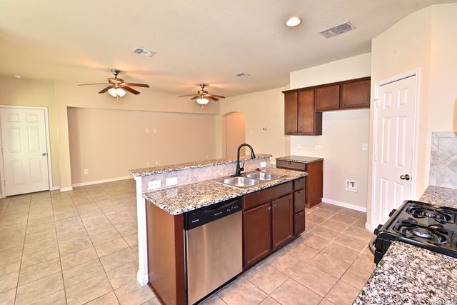 2675 DIAMONDBACK TRL, New Braunfels, TX 78130