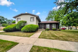 9421 Cottonwood Drive, Munster, IN 46321