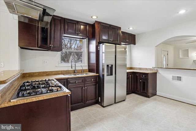 1721 S MONROE ST S, Arlington, VA 22204