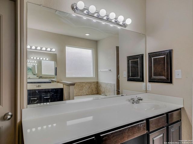 426 Redbird Chase, San Antonio, TX 78253