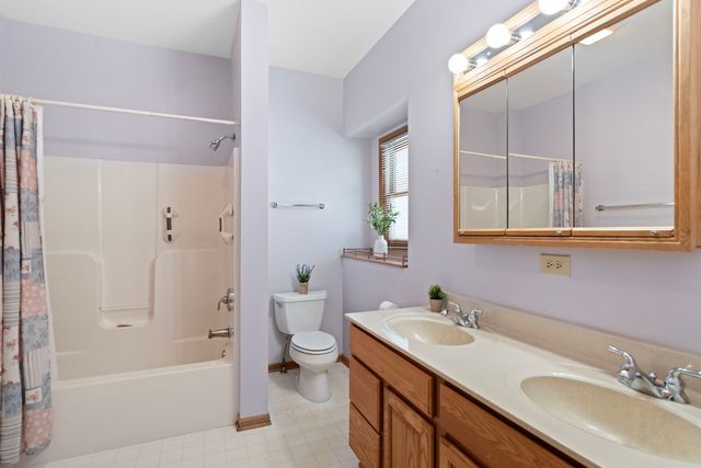 8207 Squirrel Drive, Spring Grove, IL 60081