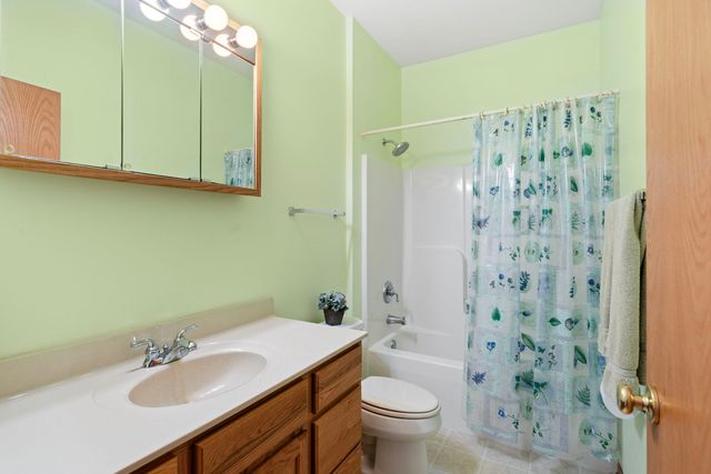 8207 Squirrel Drive, Spring Grove, IL 60081