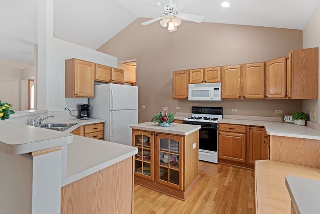 8207 Squirrel Drive, Spring Grove, IL 60081