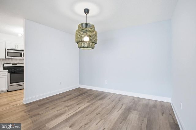 1300 ARMY NAVY DR #124, Arlington, VA 22202