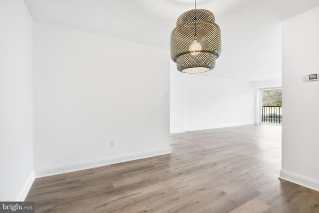 1300 ARMY NAVY DR #124, Arlington, VA 22202