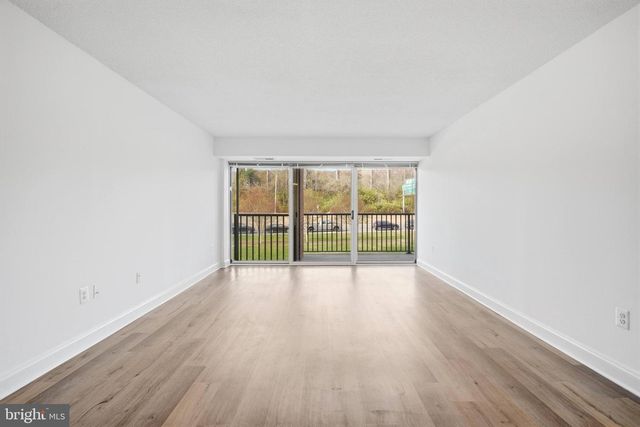 1300 ARMY NAVY DR #124, Arlington, VA 22202