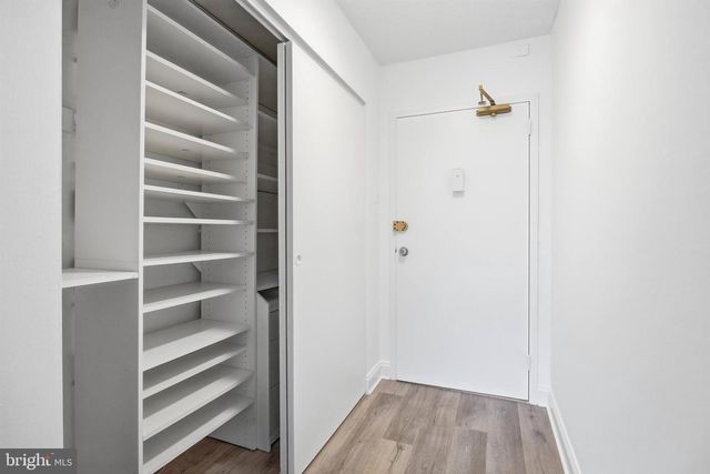 1300 ARMY NAVY DR #124, Arlington, VA 22202