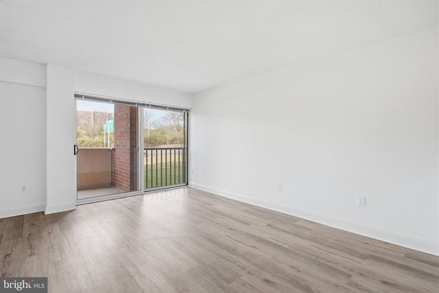 1300 ARMY NAVY DR #124, Arlington, VA 22202