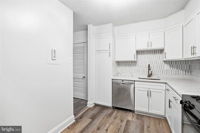 1300 ARMY NAVY DR #124, Arlington, VA 22202