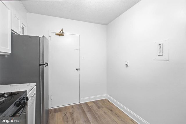 1300 ARMY NAVY DR #124, Arlington, VA 22202