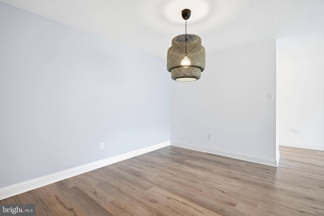 1300 ARMY NAVY DR #124, Arlington, VA 22202