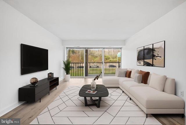 1300 ARMY NAVY DR #124, Arlington, VA 22202