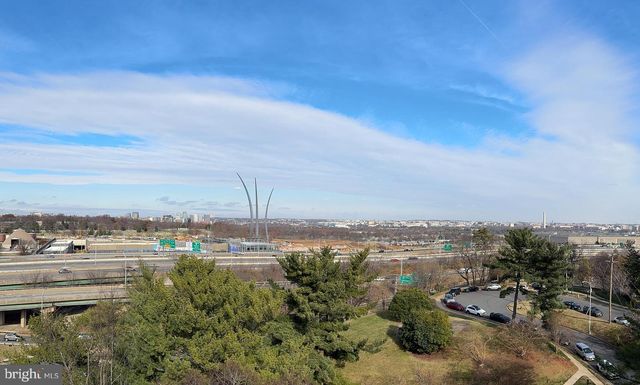 1300 ARMY NAVY DR #124, Arlington, VA 22202