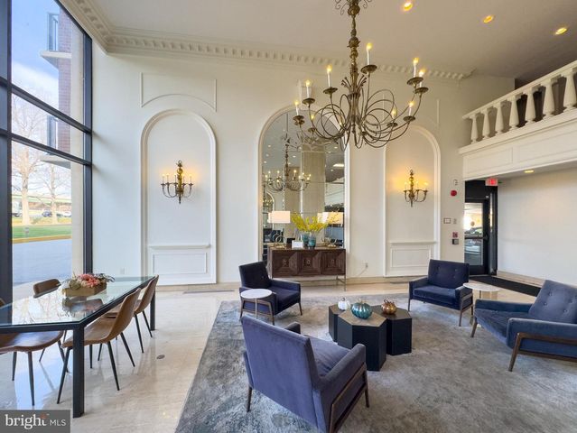 1300 ARMY NAVY DR #124, Arlington, VA 22202