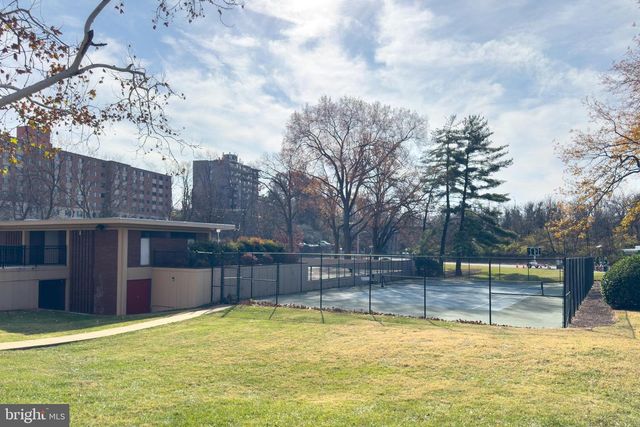 1300 ARMY NAVY DR #124, Arlington, VA 22202