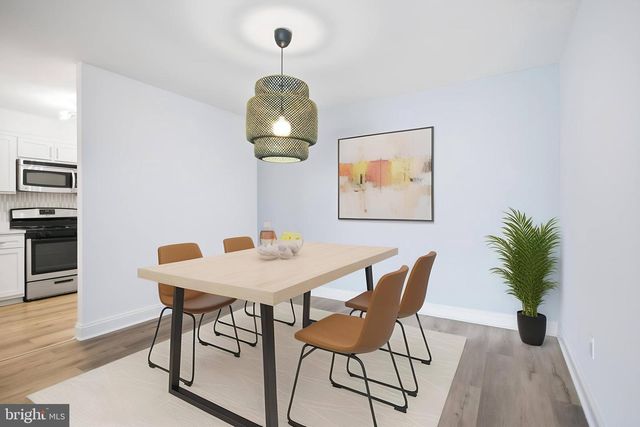 1300 ARMY NAVY DR #124, Arlington, VA 22202