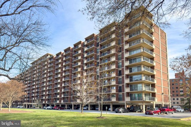1300 ARMY NAVY DR #124, Arlington, VA 22202