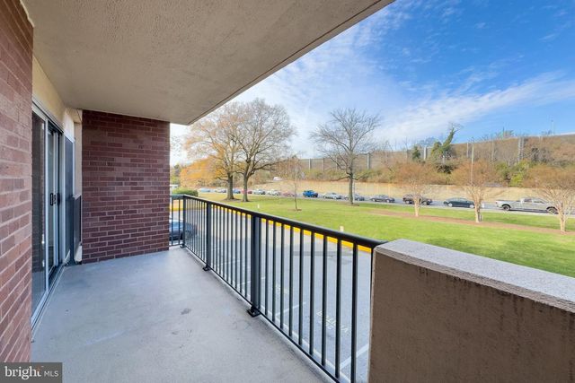 1300 ARMY NAVY DR #124, Arlington, VA 22202