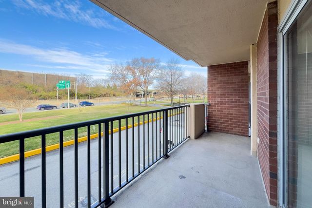 1300 ARMY NAVY DR #124, Arlington, VA 22202