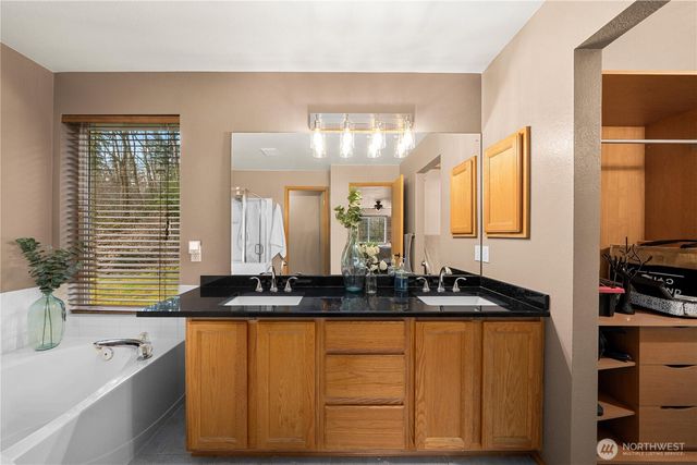 20055 SE 290th Place, Kent, WA 98042